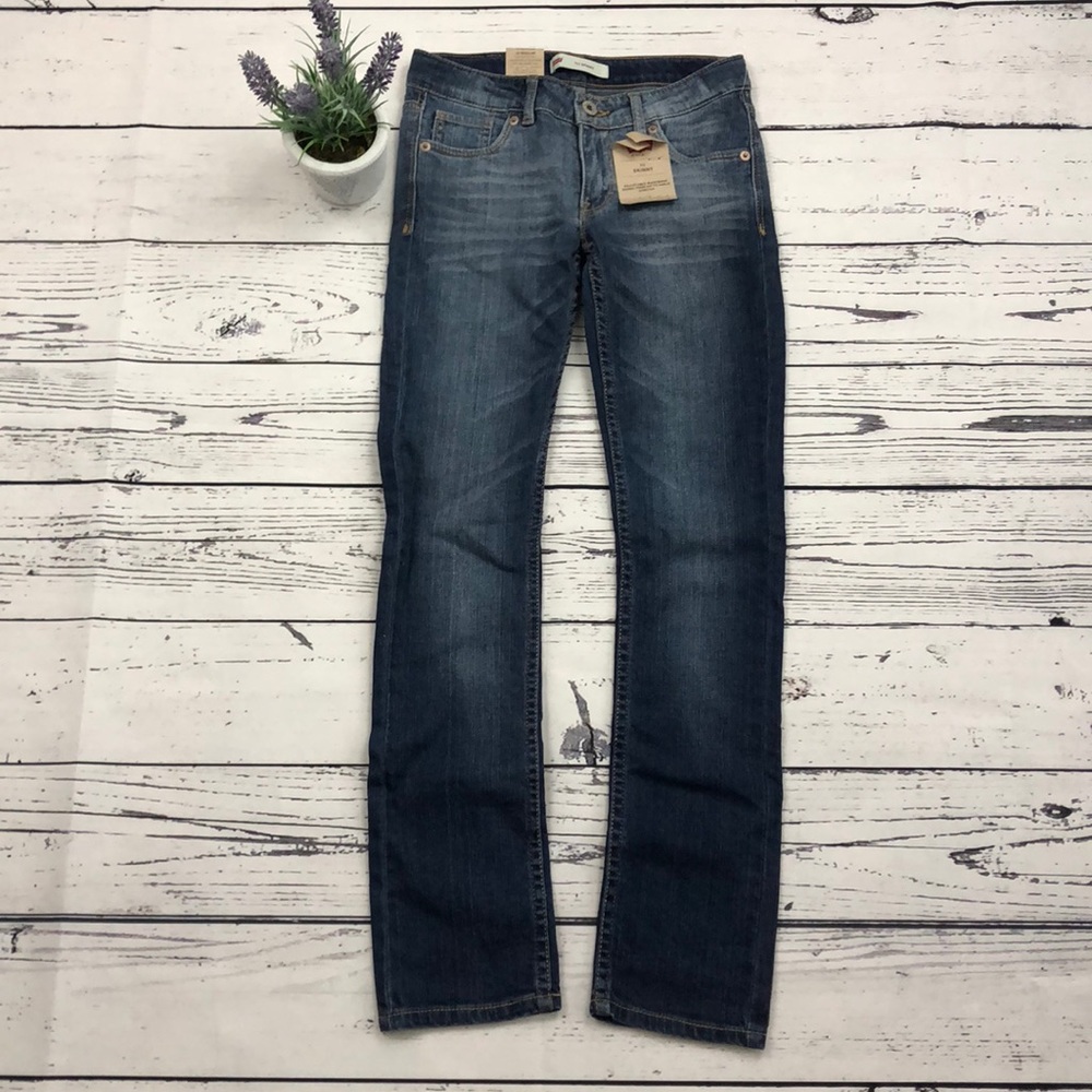 Levi’s 711 Skinny Jeans